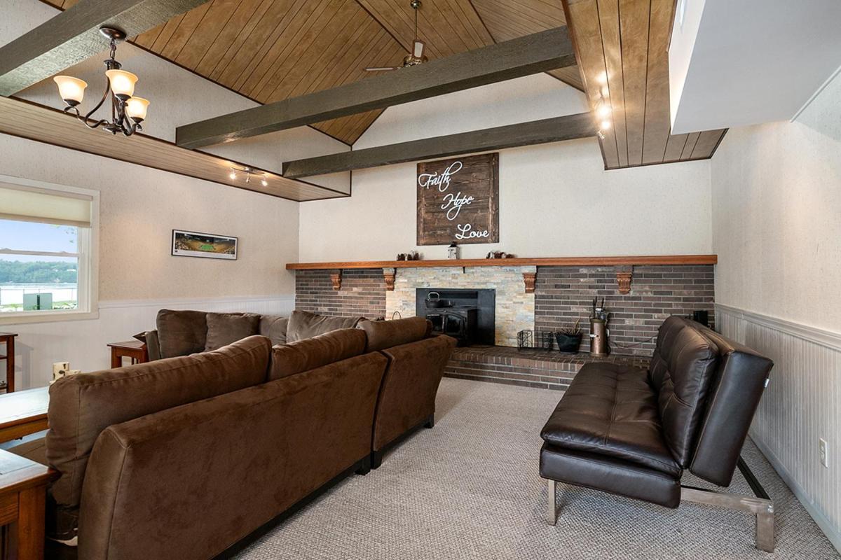 Lakeside Getaway With Dock, Firepit, Grill Newaygo Экстерьер фото